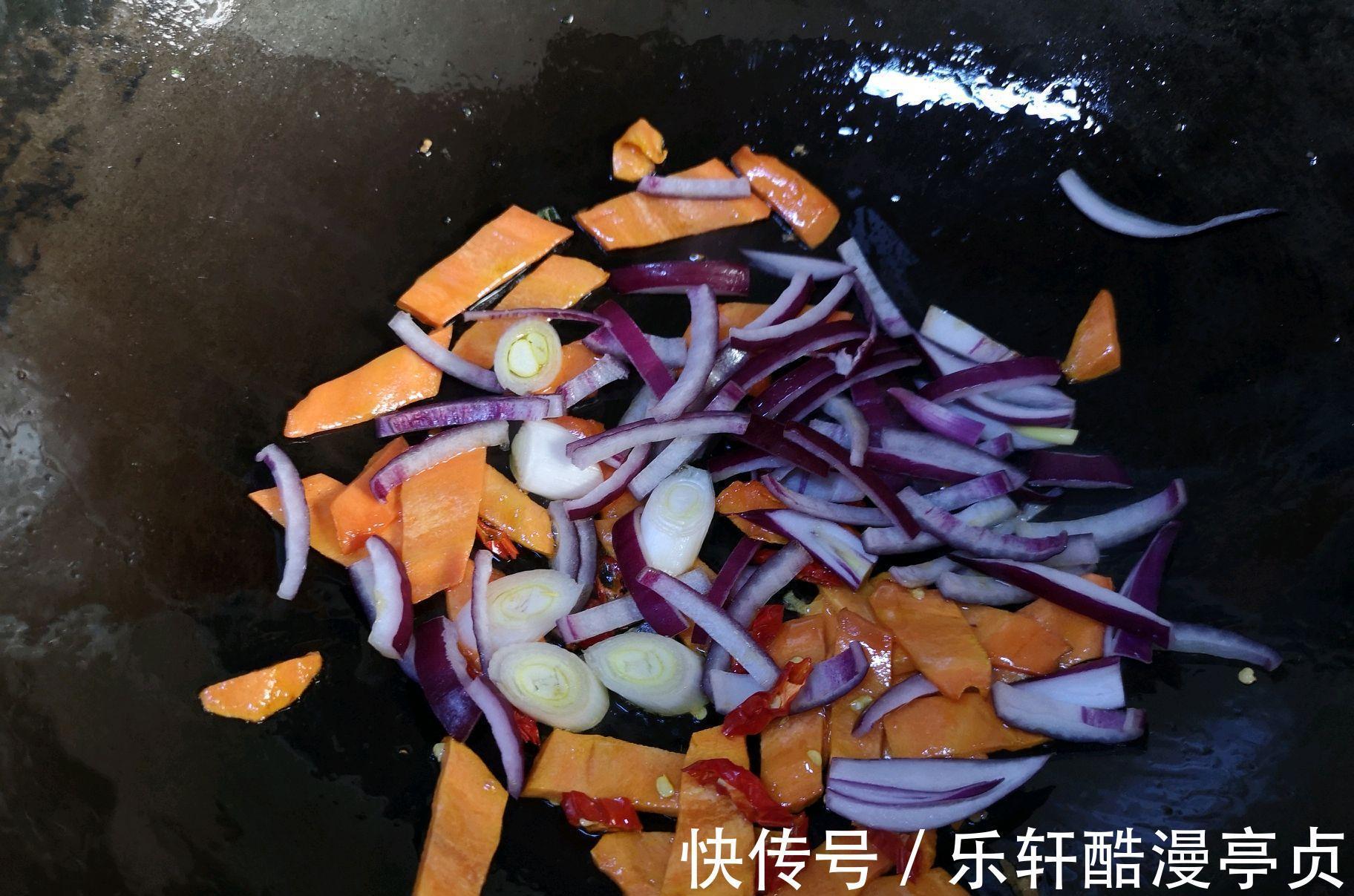 焯水|秋葵的正确吃法,除了凉拌也能炒着吃,鲜嫩有营养