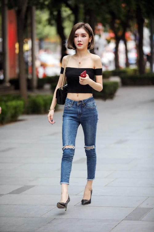 简直|街拍腿长的人穿紧身牛仔裤,怎么穿怎么好看,这小姐姐简直美腻