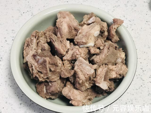 厨子|炖排骨时，上边的浮沫要不要撇干净？听完老厨子的讲解，涨知识了
