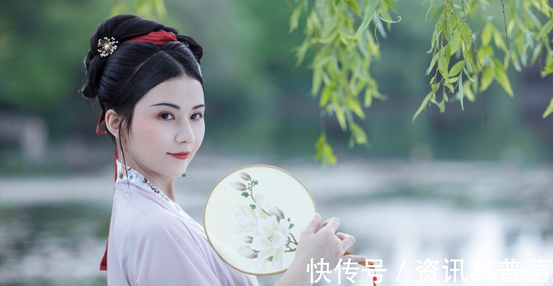 花季!如梦令:暮雨正潇潇,相约农家共酒。依旧,依旧。醉饮黄昏之后