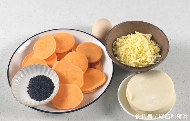 饺子皮|一个红薯，几张饺子皮，这样做香酥可口能拉丝，孩子超爱吃！
