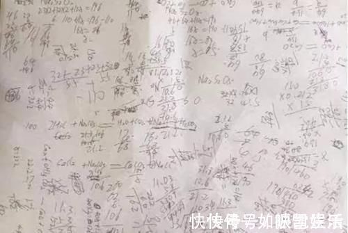 课堂笔记|“学霸草稿纸”走红,字迹堪比“课堂笔记”,优秀果然是一种习惯