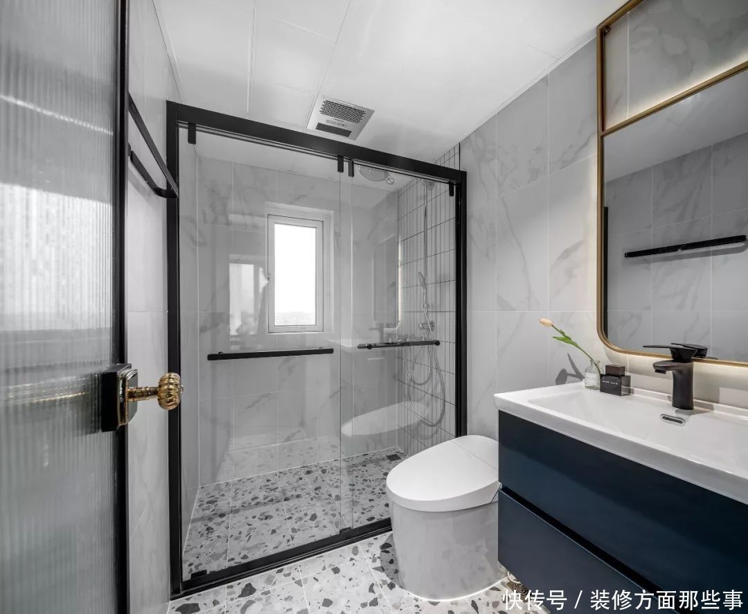 三居|90平个性三居装修，这样的隐形门设计，还是头一次见！