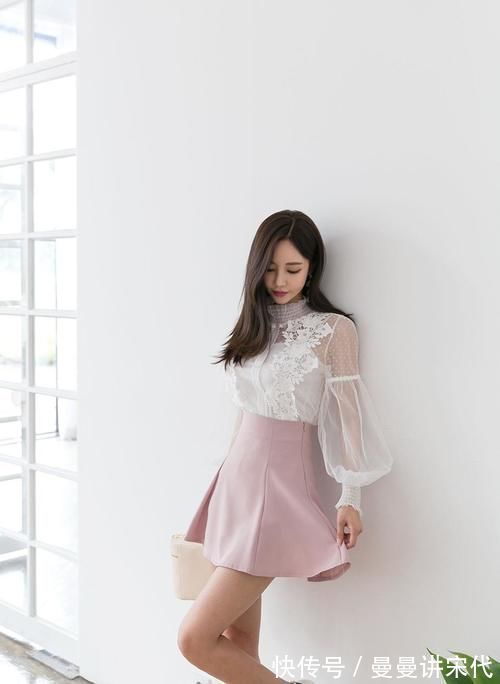 紧身衣|美女穿搭:小姐姐爱穿超短裙,展现白皙美腿,优雅迷人!