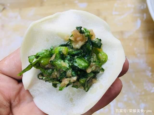 饺子|冬天，遇见这菜不要手软，用它做馅料包饺子，营养又美味，别错过