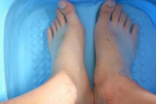 睡眠|60岁以上的老人,每天睡多久比较好?医生:看看睡眠时间推荐表