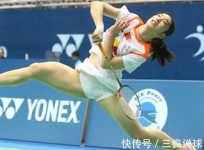 諶龍|恩愛!諶龍攜嬌妻亮相央視節(jié)目,外貌神似王祖賢,31歲保養(yǎng)似少女