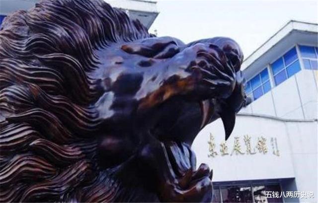 “巨型雄狮”根雕长15米,要价千万,这件艺术品能否顺利卖出