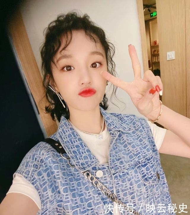 优越感 宋雨琦打baby面部后,被网友曝在后台把开水倒助理身上,做事嚣张