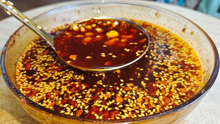 做辣椒油直接泼热油，直接加水都不对，大厨分享正确做法，好吃