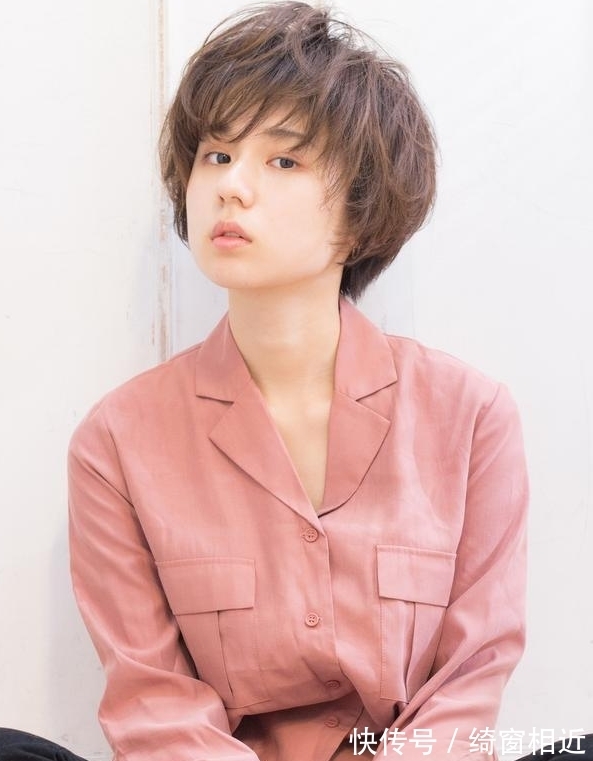 洋气|发量少还贴头皮怎么办?这几款洋气的发型,让你彻底告别细软趴!