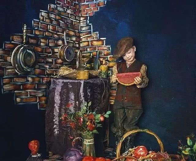 小天才!7岁天才小画家,把真人画进作品,创意堪比毕加索,获得国际认可