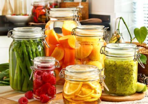 罐罐|听我一句劝:厨房别再摆瓶瓶罐罐,学她家这样做,美观方便还不贵