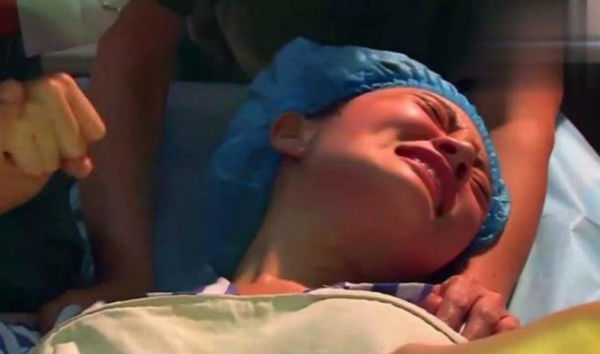 宝妈|“凭什么围观我生孩子”宝妈临产被实习生观摩,情绪激动难自制