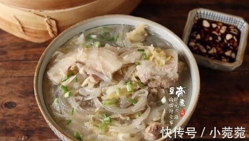 烧一个菜,我都不想再炒了,既是饭还是菜,酸香开胃,一碗吃不够