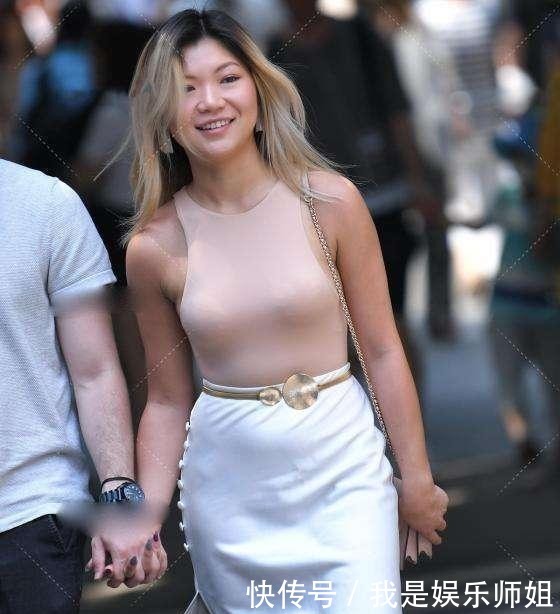 搭配|连衣裙的打扮显瘦更立体，自然不突兀，好看不挑人