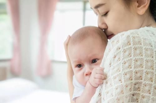 宝妈|新生儿成长有规律,1岁前总能“解锁”新技能,宝妈快来对照一下