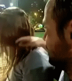 |爆笑段子:大哥这是保龄球不是手榴弹啊