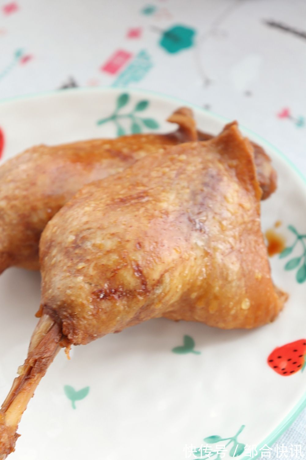 植物油|鸭肉不要再用水煮了,倒入一碗酱油,越焖越香,一盘不够吃