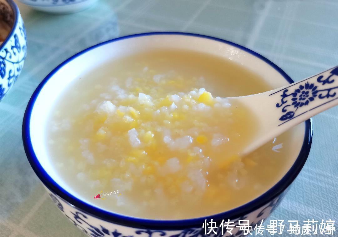 一家三口人的午餐,粉蒸肉、拌白菜,网友:这是什么搭配