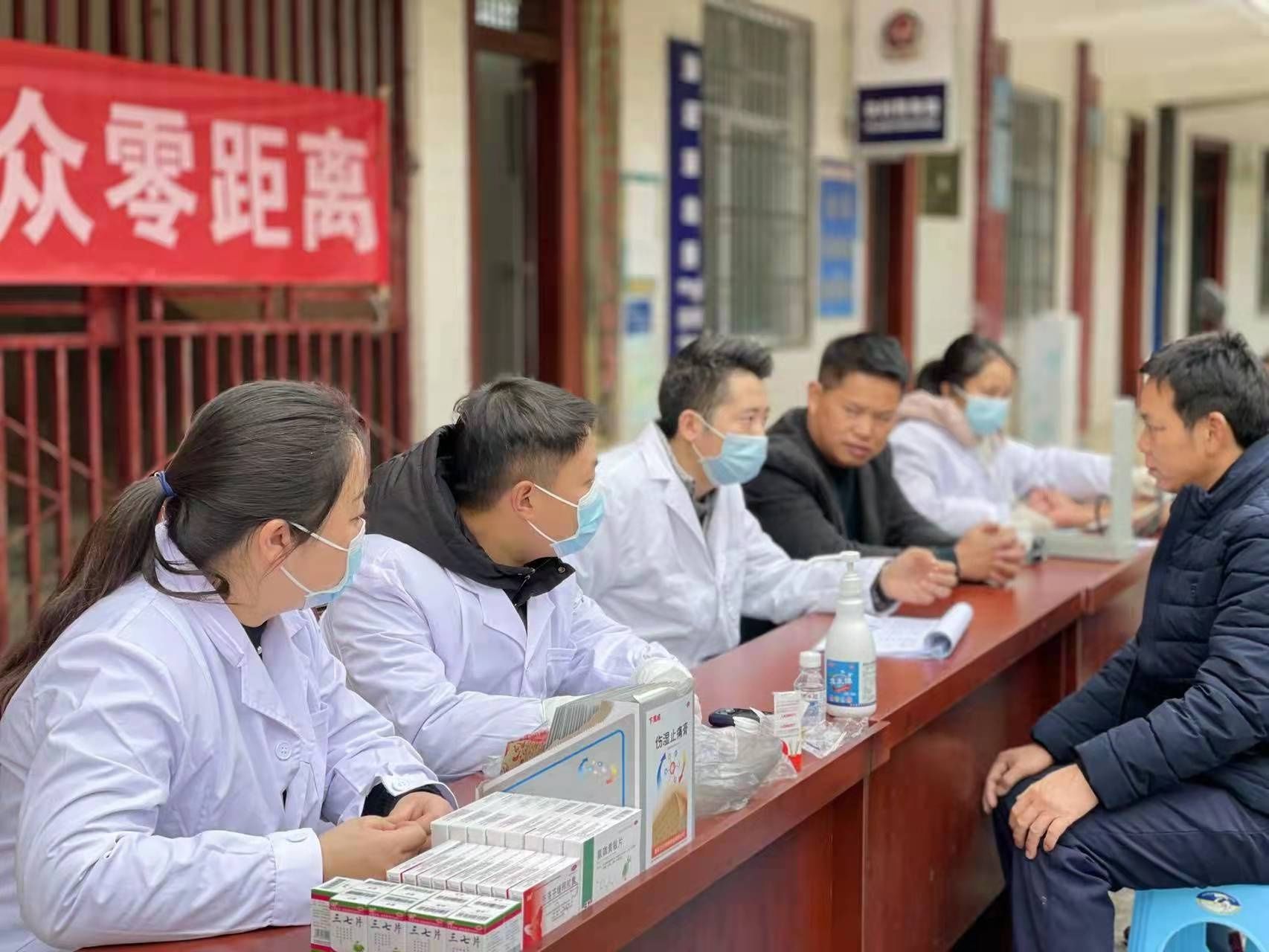 送健康进村 促乡村振兴|我为群众办实事 | 医务人员