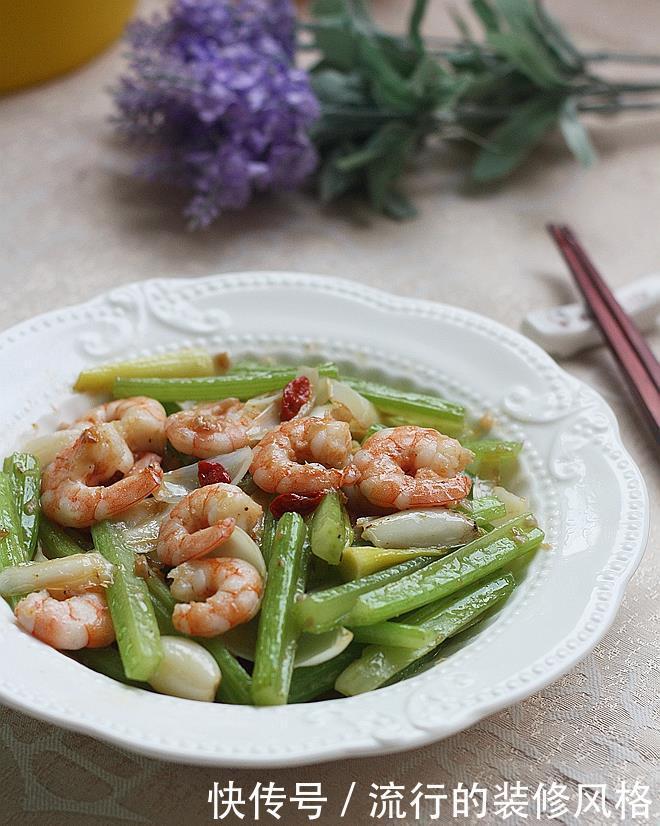小炒|家常小炒:西芹百合炒虾仁,清心安神,清淡可口营养丰富,好吃!