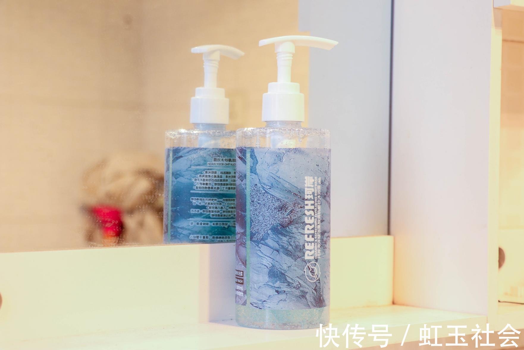 海洋赋活果酸清肌|珂岸果酸清肌磨砂沐浴露测评:高级冷香+磨砂效果让肌肤更舒适