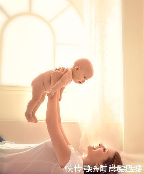 宝宝|家长注意;宝宝这几种睡觉“姿势”,是宝宝脾胃亮起了警示灯