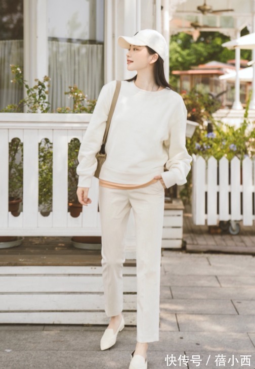 牛仔裤 卫衣才是春季的搭配王者,配裤子、裙子都超美,轻松远离老土感