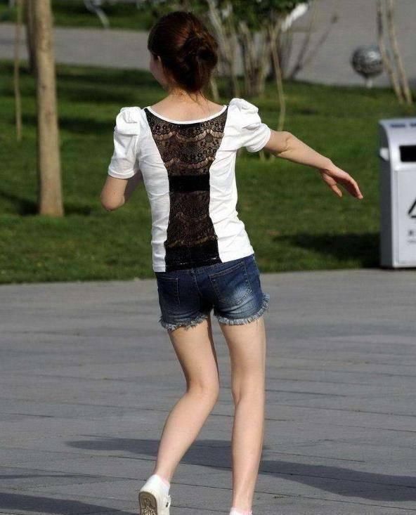 宝宝|20岁妈妈顺产男宝2个月后,常恶心呕吐,检查后医生怒斥其无知