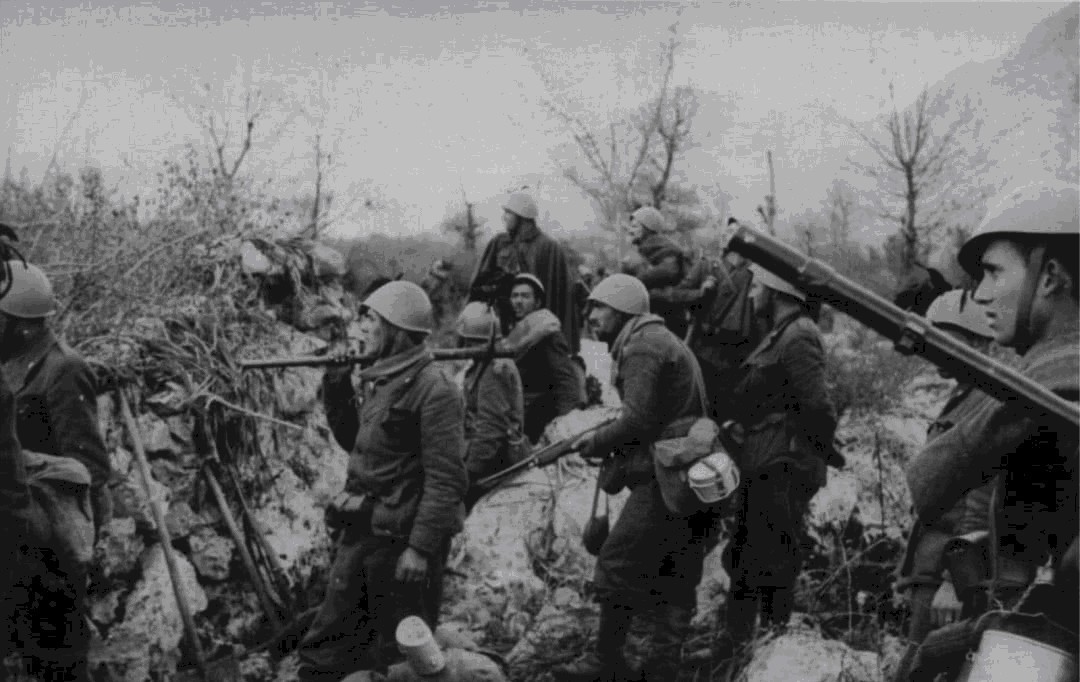 弓箭|猪队友?五十万大军带着战机坦克,却打不过拿着弓箭的土著