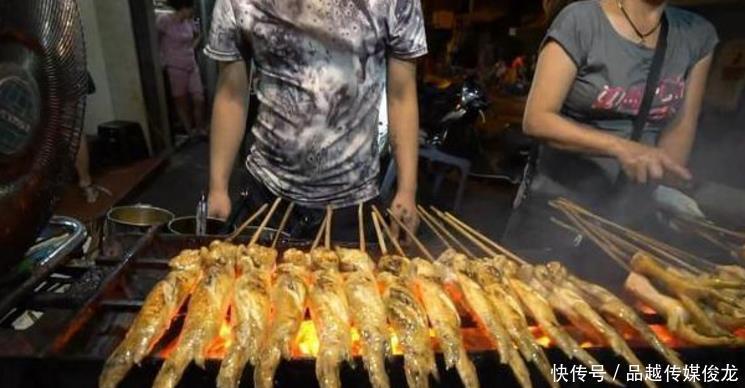 好吃|90后夫妻卖“长条状”小吃,10元一个不涨价,顾客一次吃十个