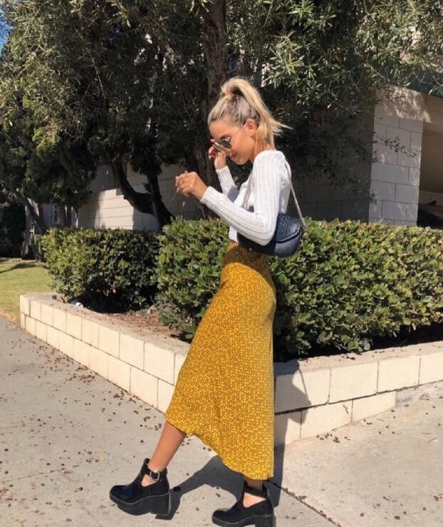 搭配|健康的小麦色简直不要太好看 她用明亮色彩来点亮穿搭的活力 ?