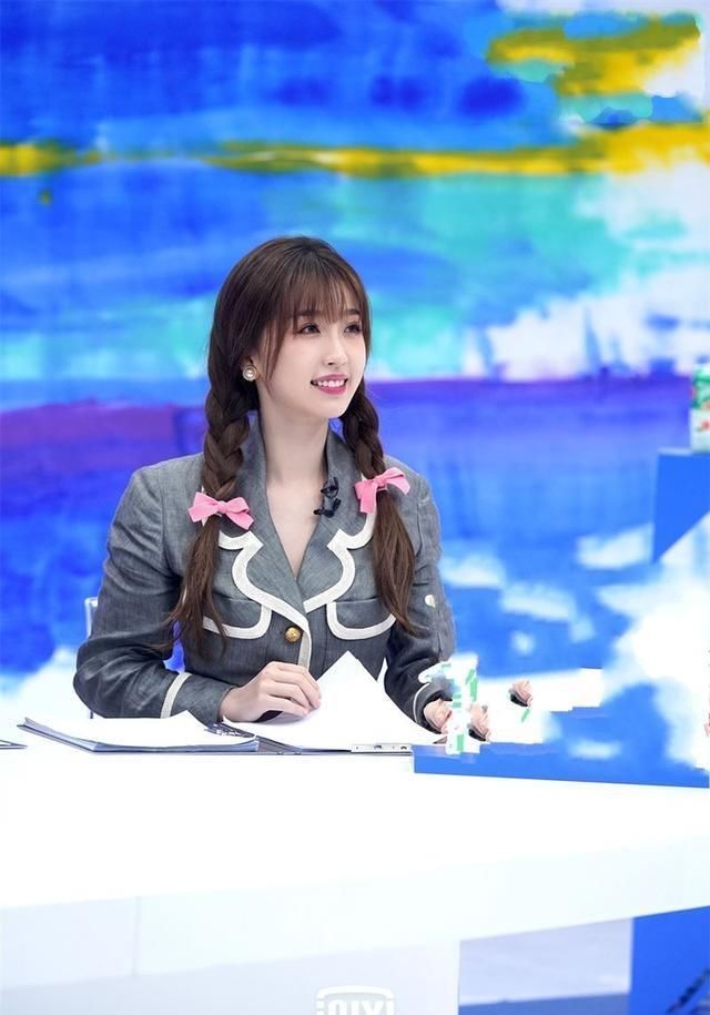 李荣浩 她因《青春有你2》爆红,连LISA都主动加好友,引现场粉丝热议