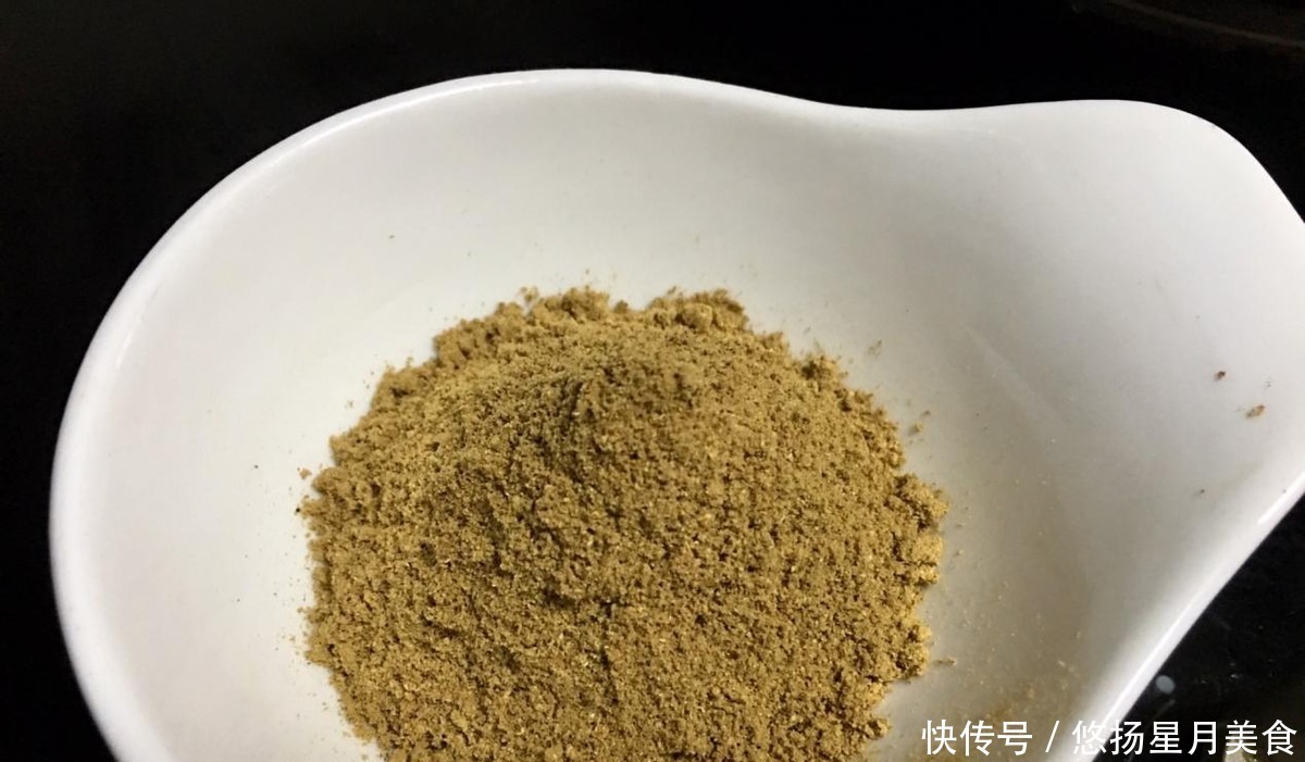 油泼辣子|香辣的秘制油泼辣子,味道丰富,操作简单,拌面条太好吃了!
