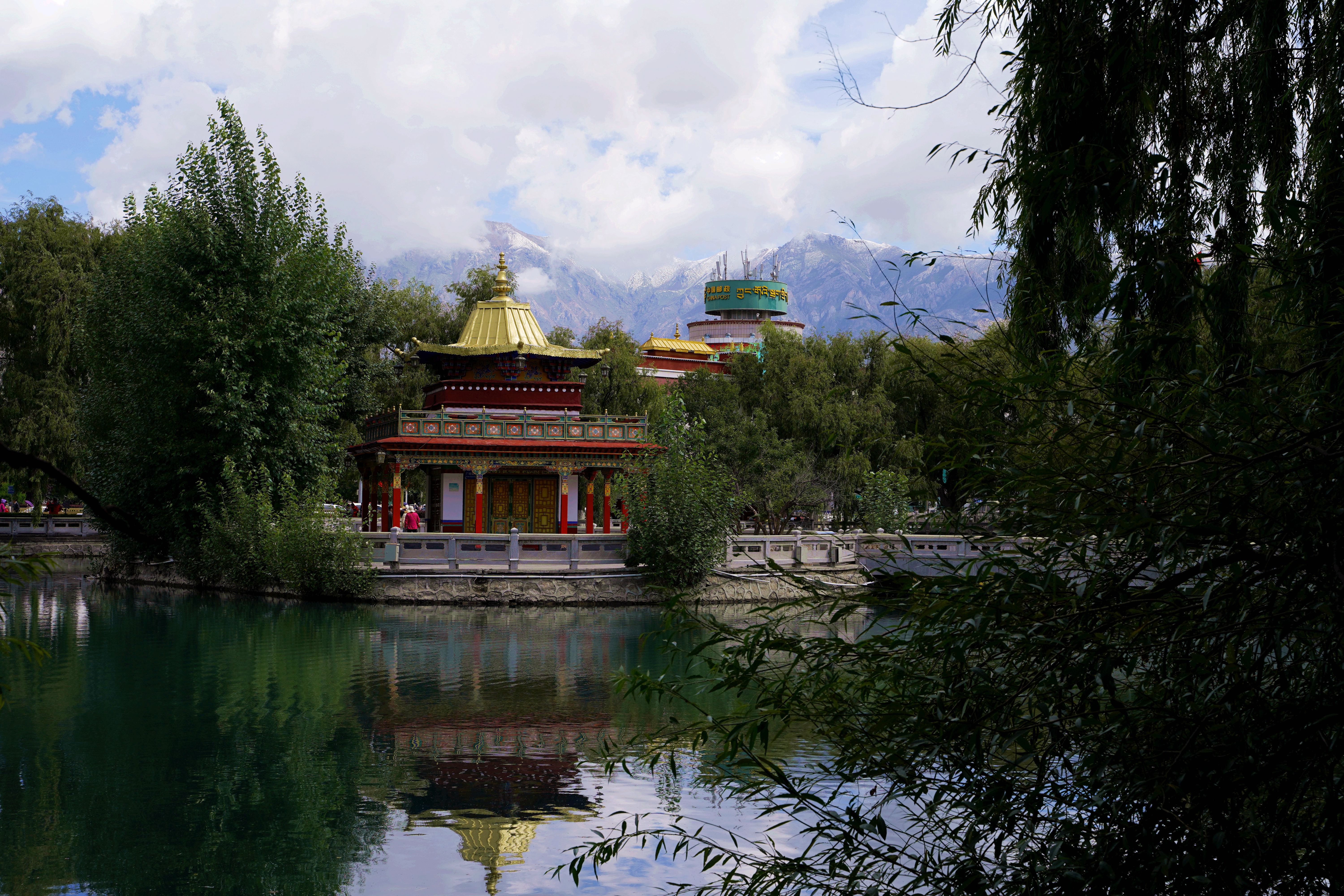 大昭寺|【80天单人单车环藏之旅】观览佛教圣地大昭寺，八廓街猎摄盛装美女