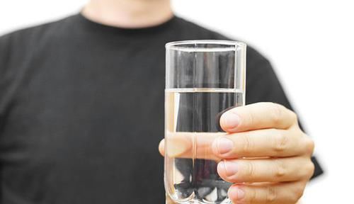 改善睡眠|得了高血压,晚上常失眠不用慌,试3个方法,吃3种食物,改善睡眠