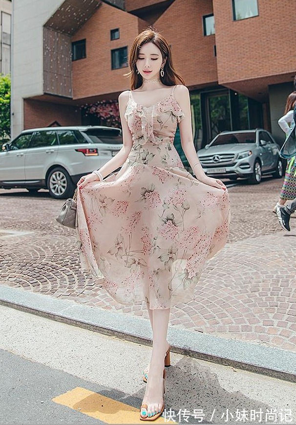连衣裙|时尚穿搭：大裙摆的连衣裙，让你充满自信的气质