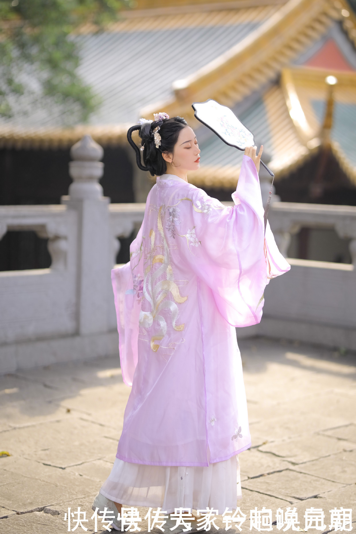 廉价感|精致好看的“七尾狐”汉服,大多数人不愿入手,这是怎么回事呢