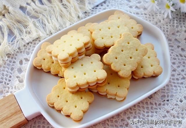 奶粉|一款超好吃的夹心饼干，清新柠檬乳酪酱加奶香十足曲奇饼干