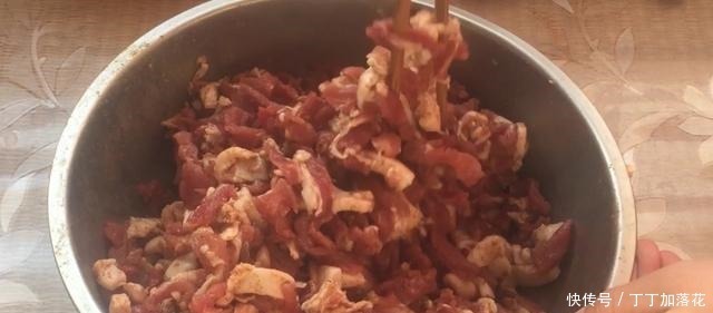 灌腊肠牢记“3白2黄”,我家用了几十年的配方,腊味十足都夸好