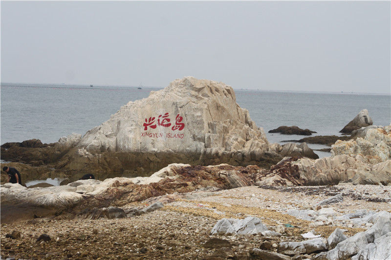 山光海色秀如画，群礁嶙峋水拍岸，海上幻境养马岛