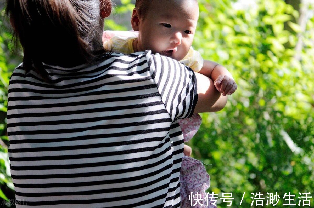 妈妈|2岁没妈男孩,大冬天光着脚,奶奶:太想妈妈时就让姑姑抱抱他