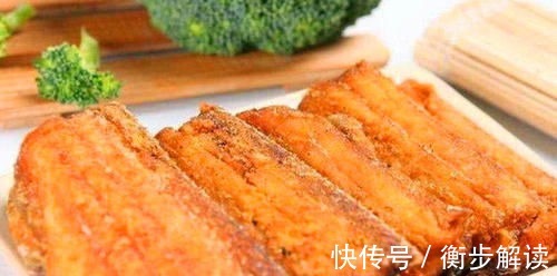 炸带鱼，用面糊还是淀粉？牢记“4要点”，带鱼酥香、不腥不吸油