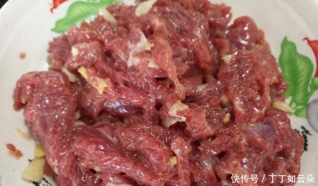  牛肉炒芹菜最美味做法，牛肉嫩滑鲜香可口，好吃又下饭我家经常吃