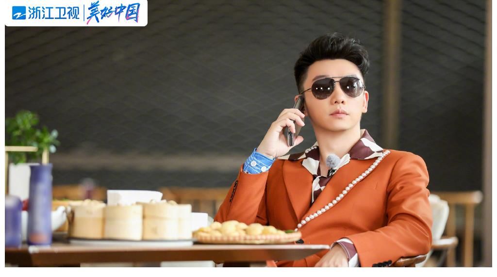 周洁琼|奔跑吧口袋之战!全员超萌照片曝光,李晨抱熊,蔡徐坤一秒变娇羞