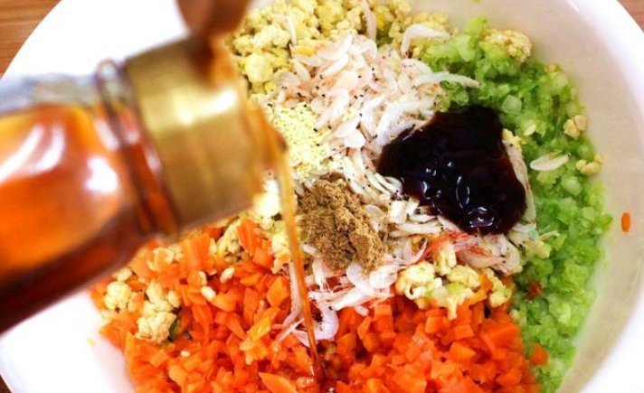 做白菜馅的时候,教你“3不放3多放”,饺子的香味是满口的,鲜嫩的还不出水