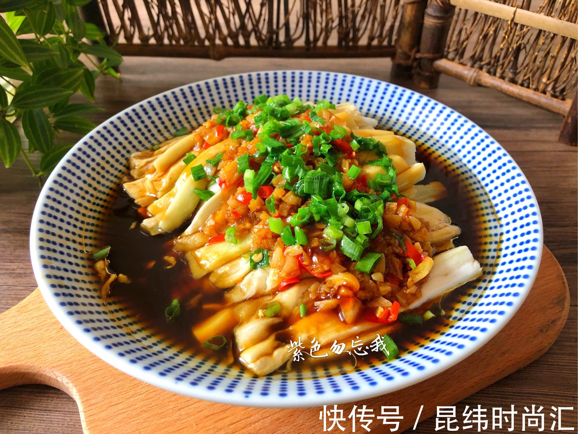 勿忘我|我家最近爱上茄子这做法,蒸一蒸就上桌,鲜美又下饭,快试试