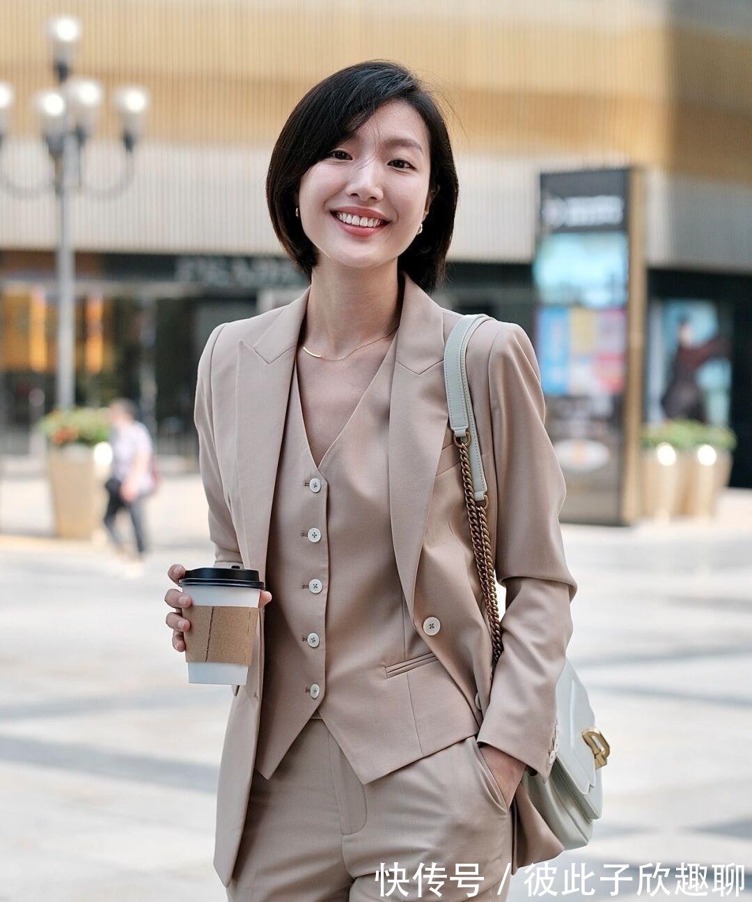 搭配|真正时髦的女人，秋天穿“西装”都借鉴这些穿搭，知性干练又温柔
