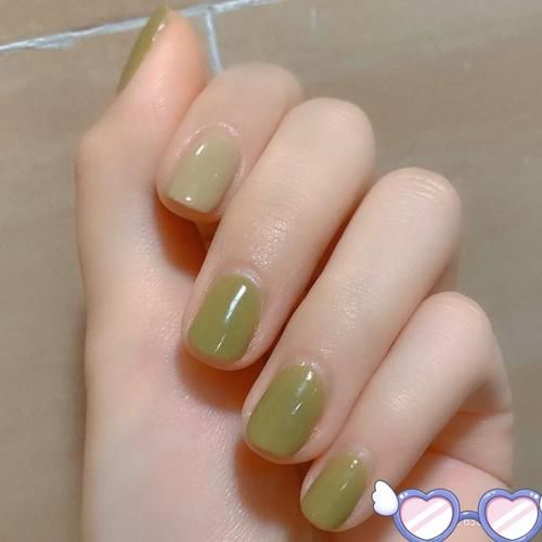 夏季的第一款绿色系美甲，黄皮妹子越做越白，黑皮妹子越做越显黑